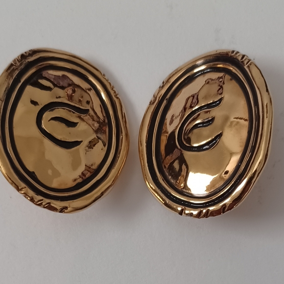 Elizabeth Taylor for Avon Signature Gold Coast Medallion Earrings Clip Vintage - Picture 4 of 5